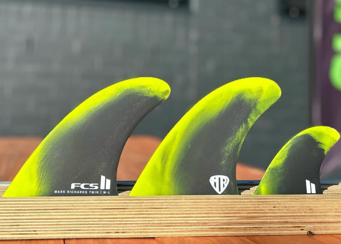  FCS II MR MARK RICHARDS PC TWIN FIN SET 2+1 CYBER LIME BLACK