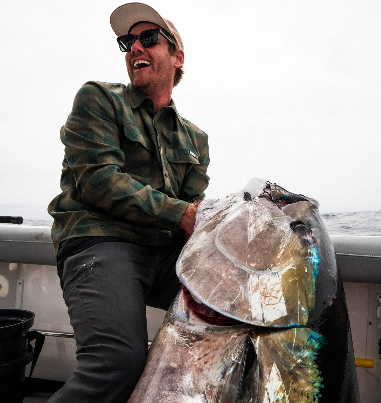  SALTY CREW FATHOM LONG SLEEVE TECH FLANNEL EARTH